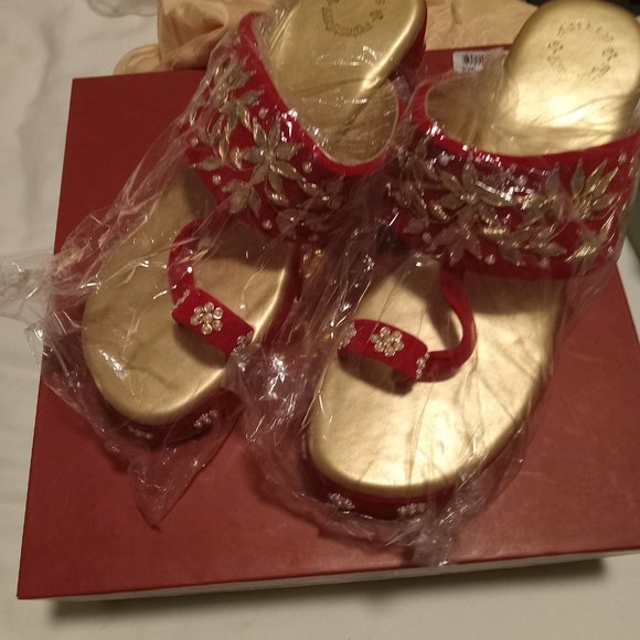 Sandals - Picture 1 of 1